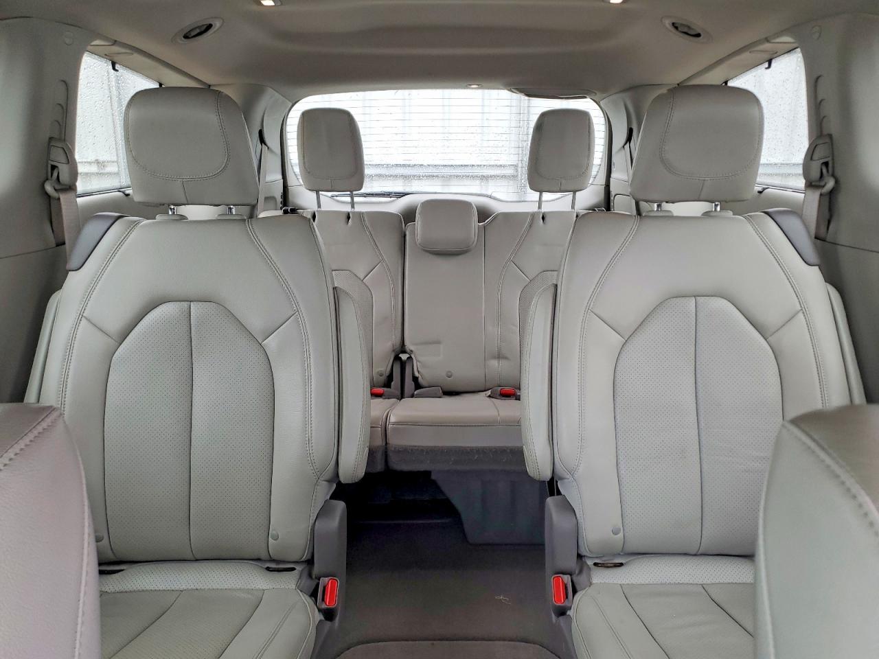 Chrysler Pacifica Touring L