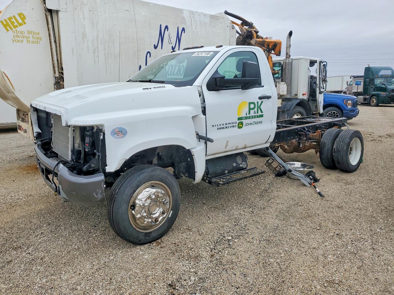Salvage Chevrolet Silverado Medium Duty Image