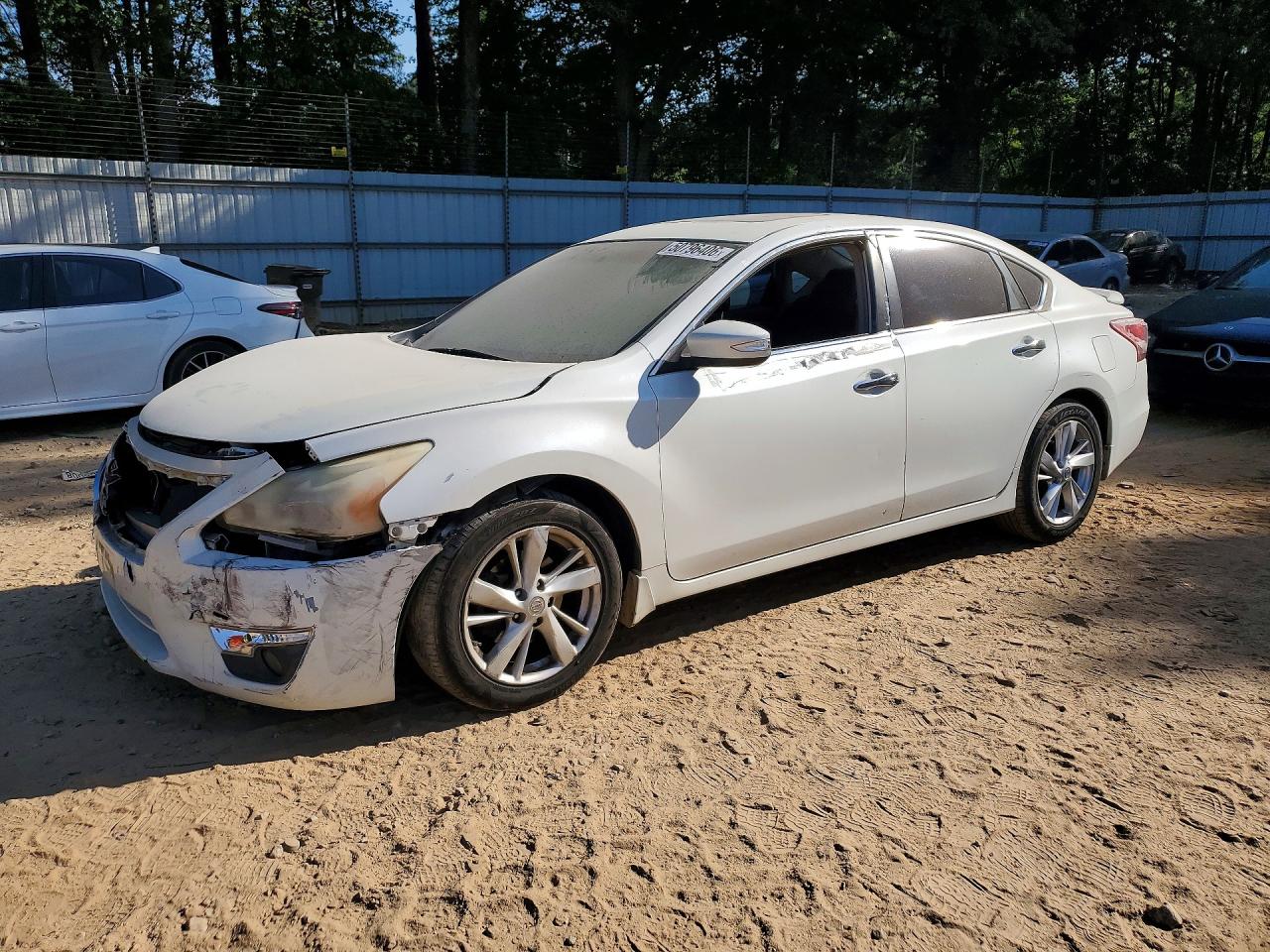 Salvage Nissan Altima Image