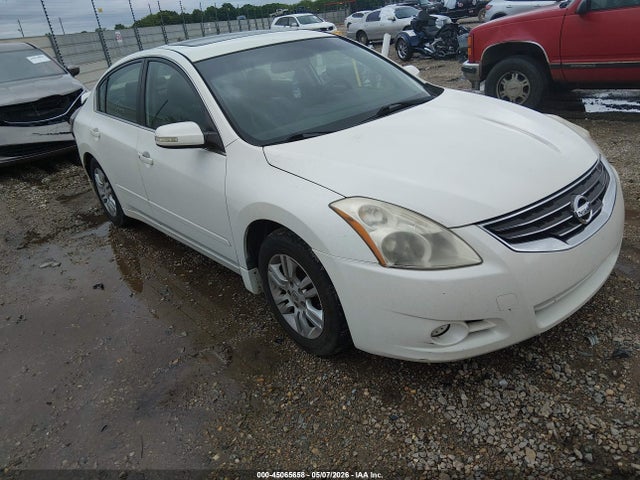 Salvage Nissan Altima Image