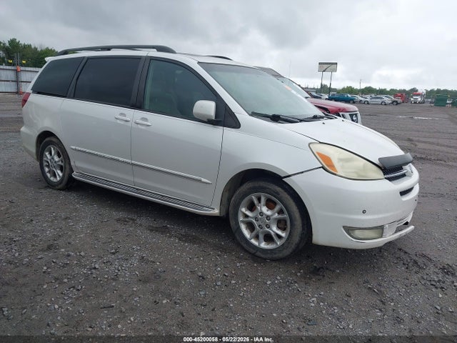 Salvage Toyota Sienna Image