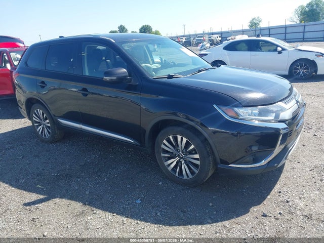 Salvage Mitsubishi Outlander Image