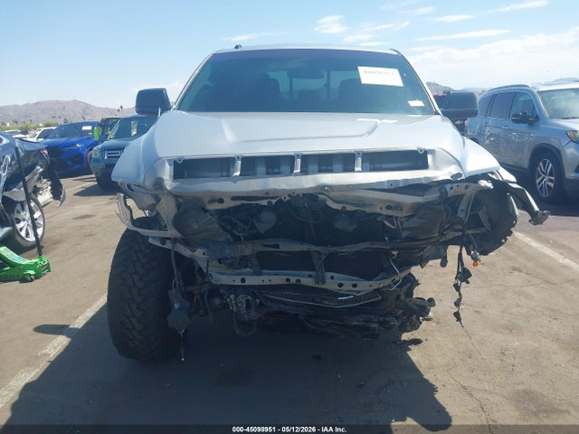 Toyota Tundra Sr5 5.7l V8