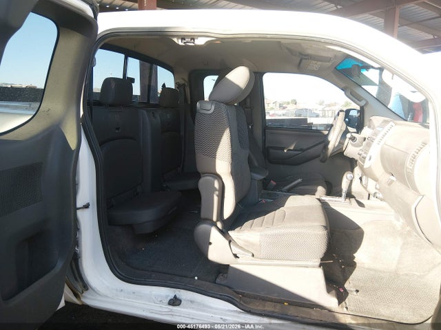 Nissan Frontier Sv