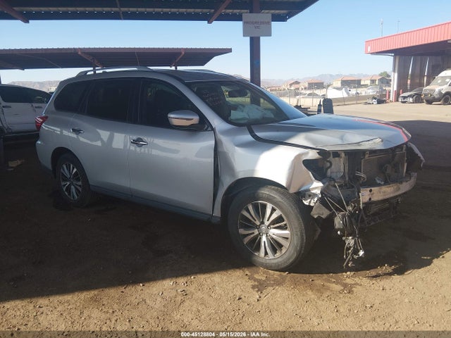 Salvage Nissan Pathfinder Image
