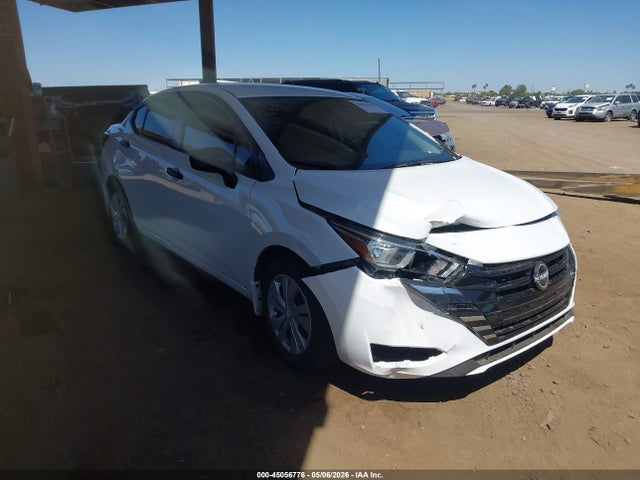 Salvage Nissan Versa Image
