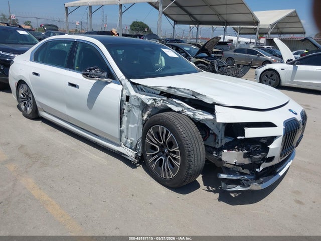 Salvage BMW i7 Image
