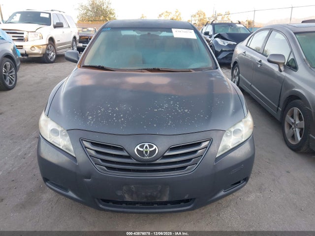 Toyota Camry Le V6