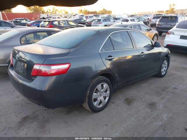 Toyota Camry Le V6