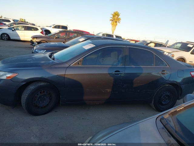 Toyota Camry Le V6