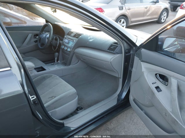 Toyota Camry Le V6