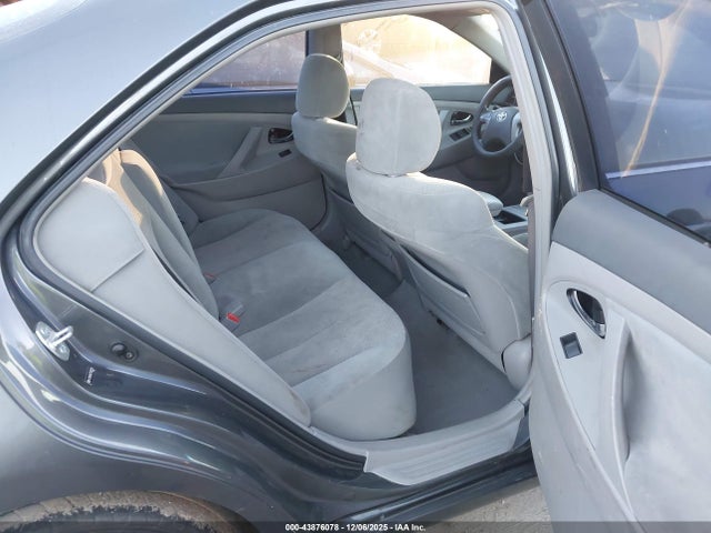 Toyota Camry Le V6
