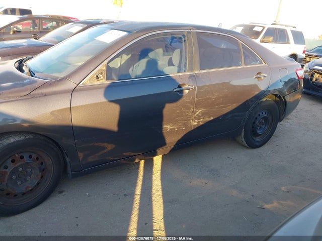 Toyota Camry Le V6