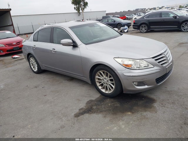 Salvage Hyundai Genesis Image