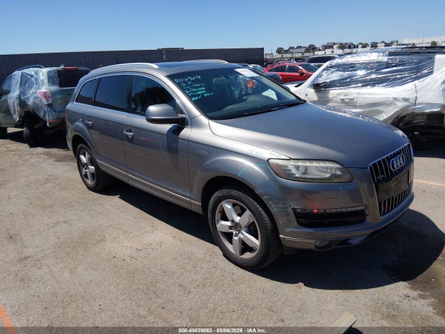 Salvage Audi Q7 Image