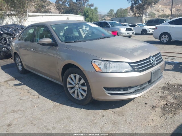 Salvage Volkswagen Passat Image