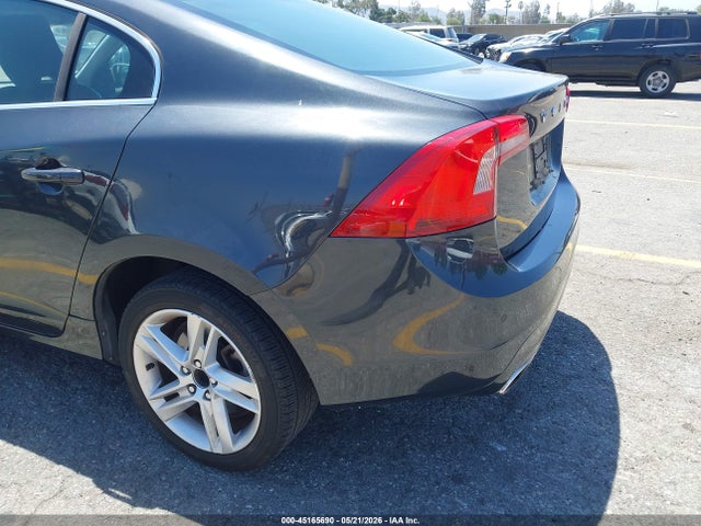 Volvo S60 T5 Platinum