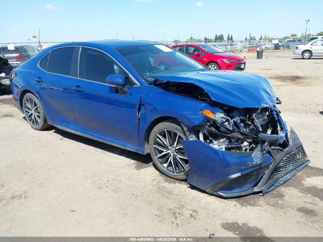 Salvage Toyota Camry Image