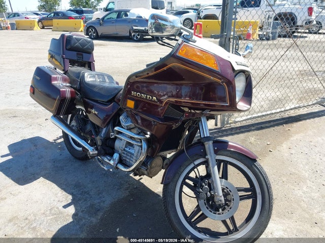 Salvage Honda Gl500 Image
