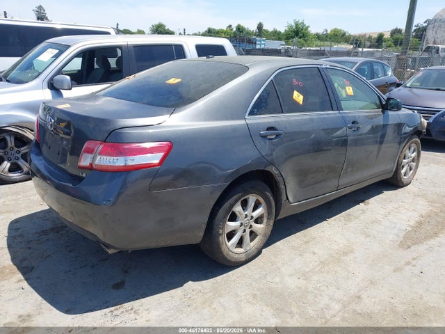 Toyota Camry Le V6