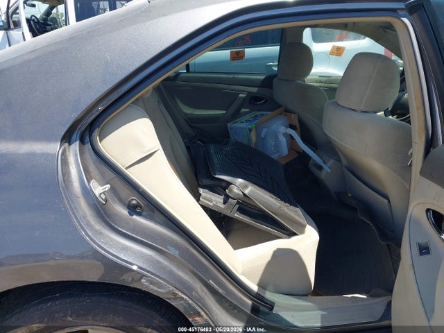 Toyota Camry Le V6