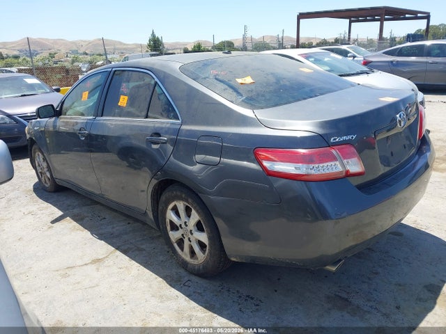 Toyota Camry Le V6