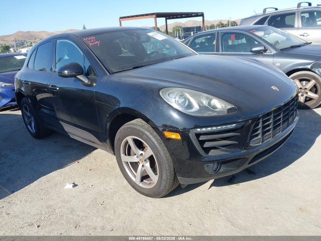 Salvage Porsche Macan Image