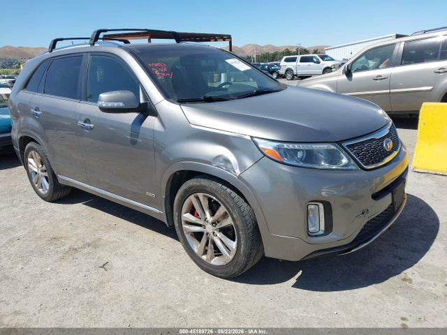 Salvage Kia Sorento Image
