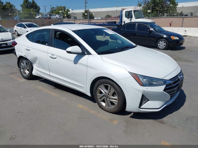 Salvage Hyundai ELANTRA Image