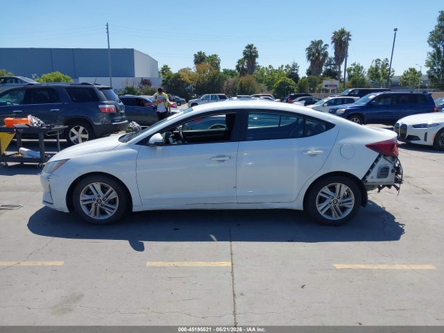 Hyundai ELANTRA Sel