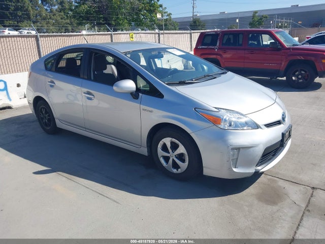 Salvage Toyota Prius Image