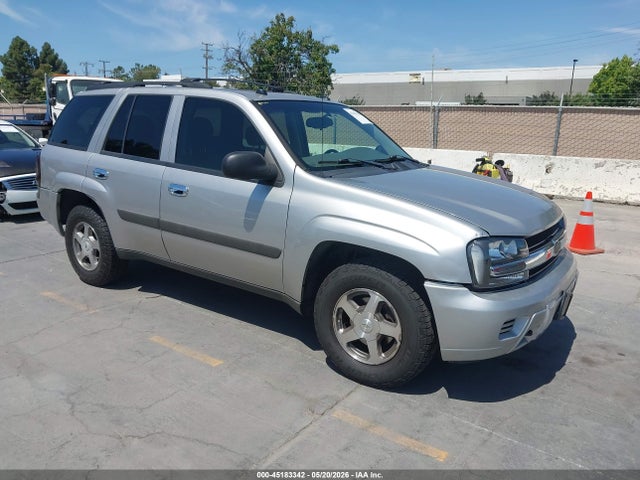Salvage Chevrolet Trailblazer Image