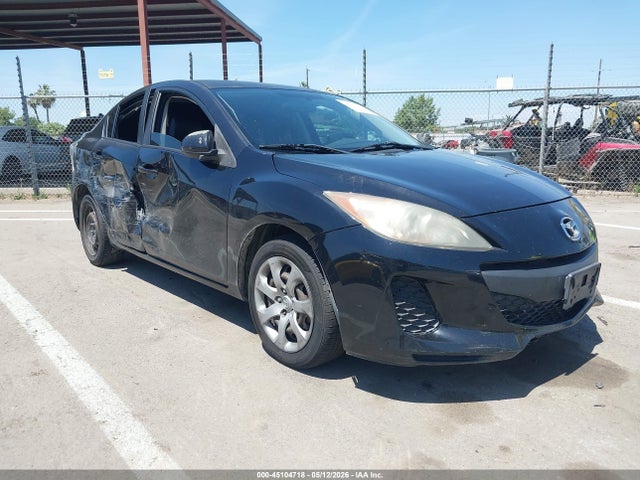 Salvage Mazda Mazda3 Image