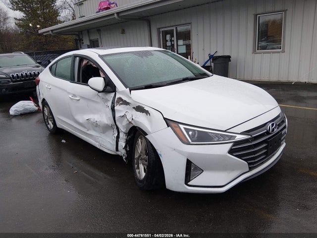 Salvage Hyundai ELANTRA Image