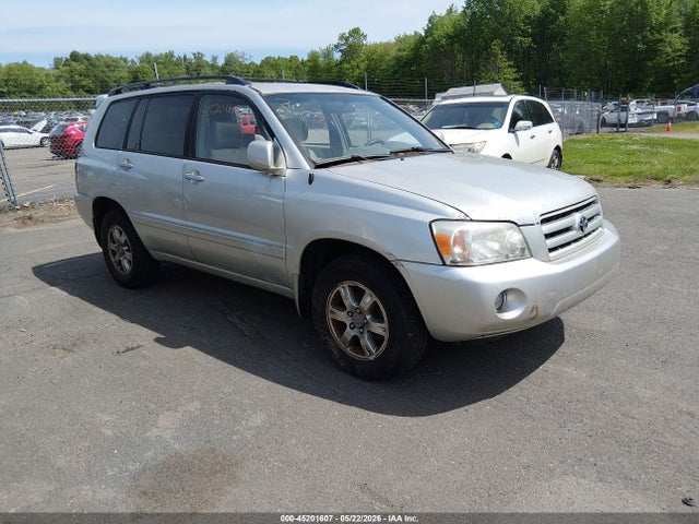 Salvage Toyota Highlander Image