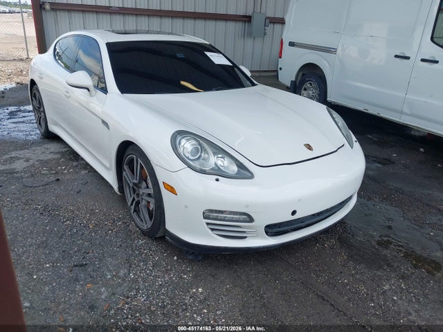 Salvage Porsche Panamera Image