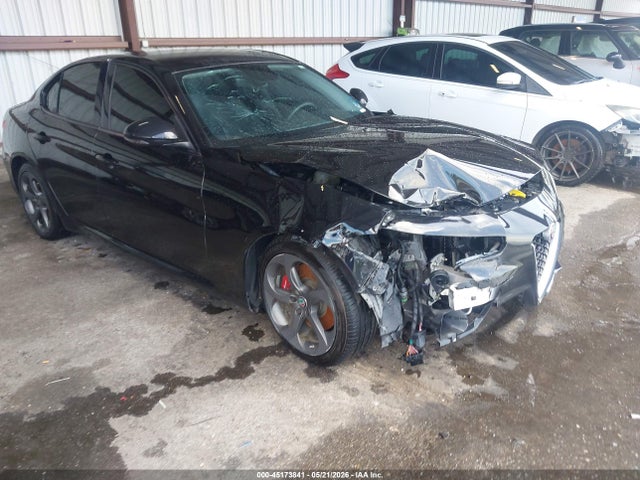 Salvage Alfa Romeo Giulia Image