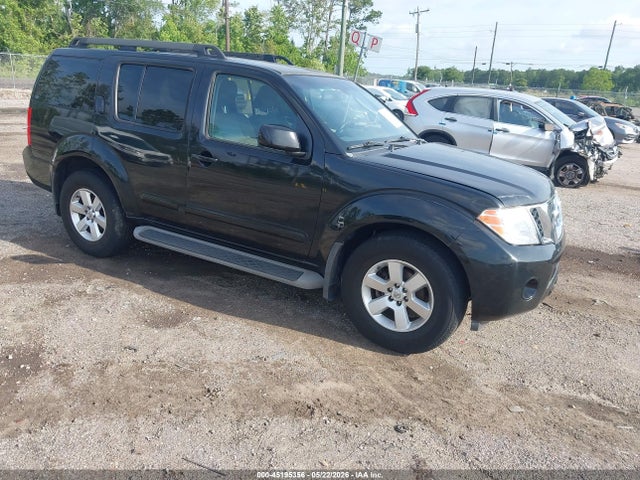 Salvage Nissan Pathfinder Image