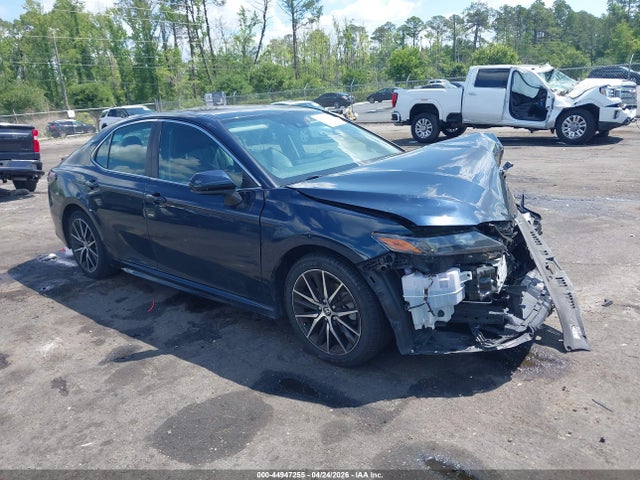 Salvage Toyota Camry Image