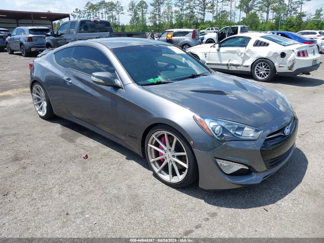 Salvage Hyundai Genesis Image