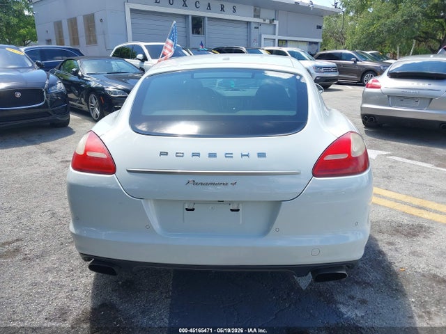 Porsche Panamera 4