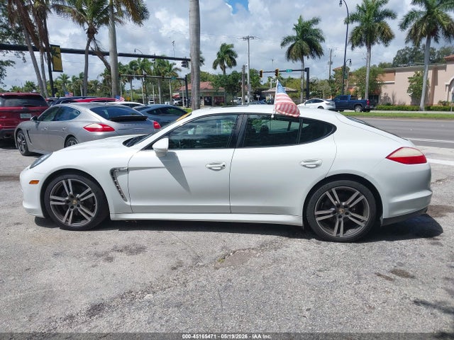 Porsche Panamera 4