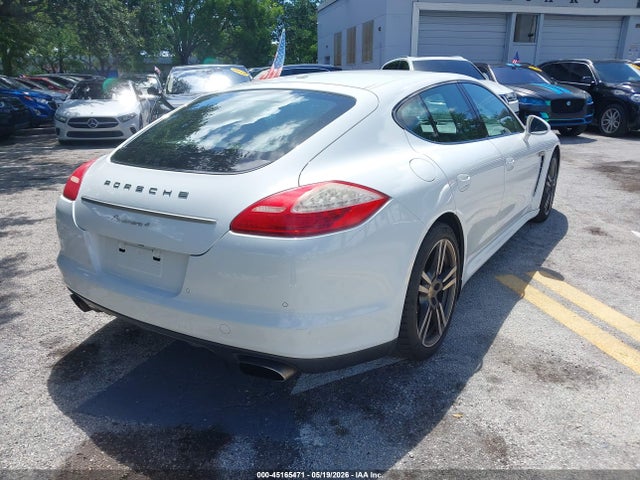 Porsche Panamera 4