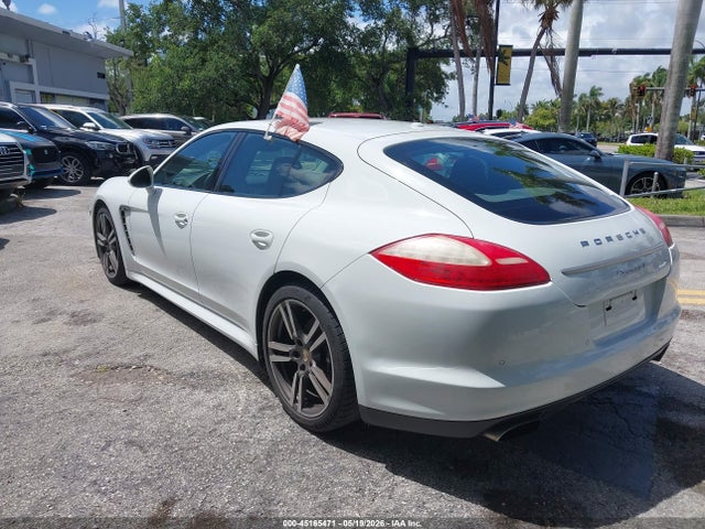 Porsche Panamera 4
