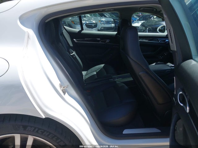 Porsche Panamera 4