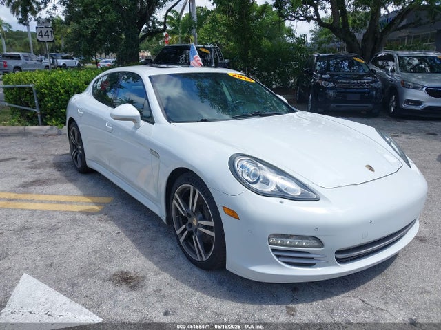 Salvage Porsche Panamera Image