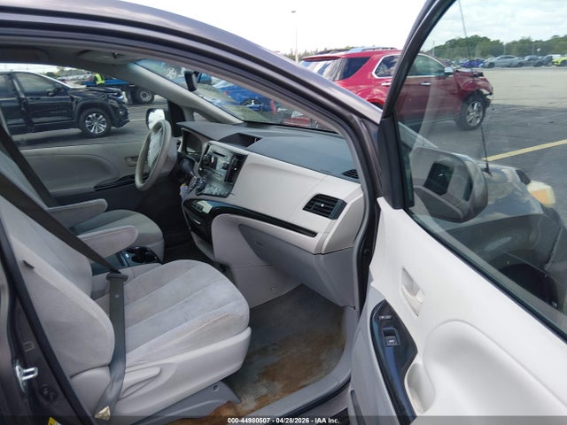 Toyota Sienna Le V6 8 Passenger