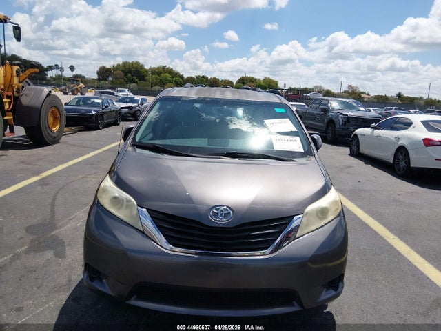 Toyota Sienna Le V6 8 Passenger