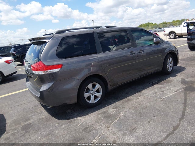Toyota Sienna Le V6 8 Passenger