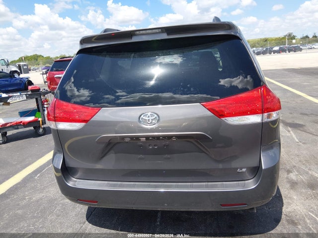 Toyota Sienna Le V6 8 Passenger